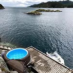 Bergen/sotra: Sea Cabin. Spa. Fishing. Boat * Haganes