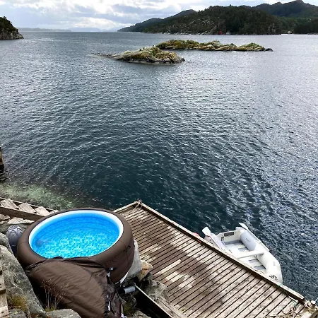 Bergen/sotra: Sea Cabin. Spa. Fishing. Boat * Haganes