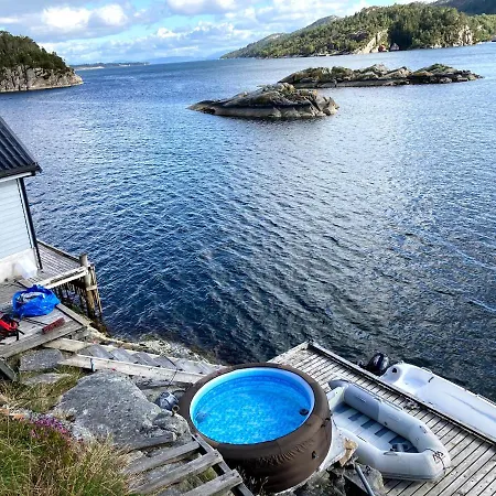 Bergen/sotra: Sea Cabin. Spa. Fishing. Boat *