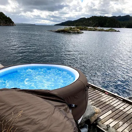 بيت للعطل Bergen/sotra: Sea Cabin. Spa. Fishing. Boat