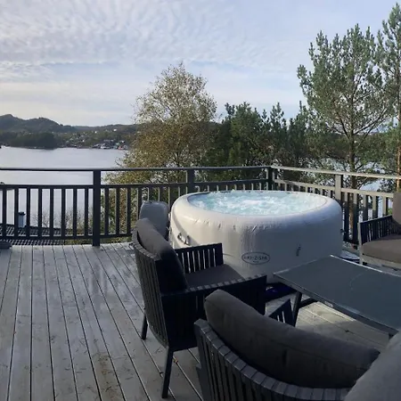 Dom wakacyjny Bergen/sotra: Sea Cabin. Spa. Fishing. Boat Haganes