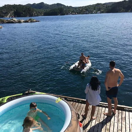 Bergen/sotra: Sea Cabin. Spa. Fishing. Boat 度假居 Haganes