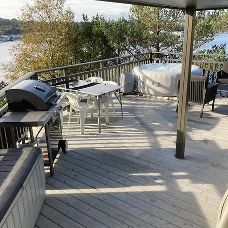 Bergen/sotra: Sea Cabin. Spa. Fishing. Boat בית נופש Haganes